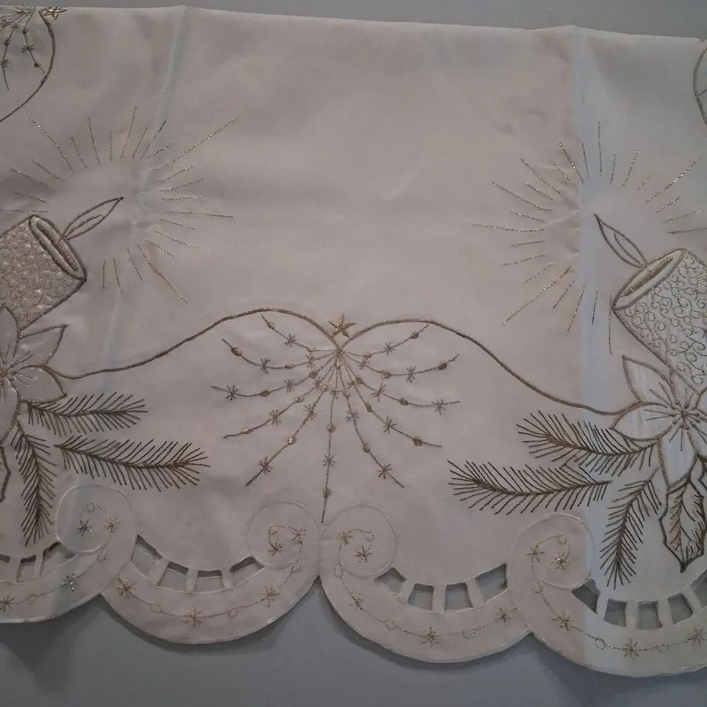 Vintage Christmas Tablecloth 33